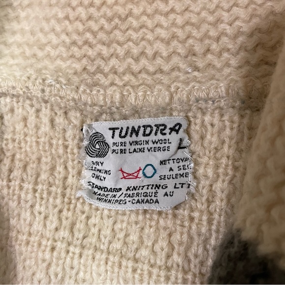 Vintage Tundra Pure Virgin Wool Toggle Sweater Size Large - Picture 10 of 11